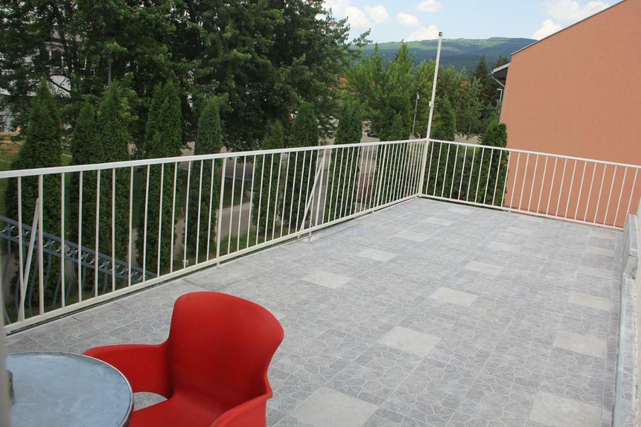 Apartman Kej Pirot Exterior foto